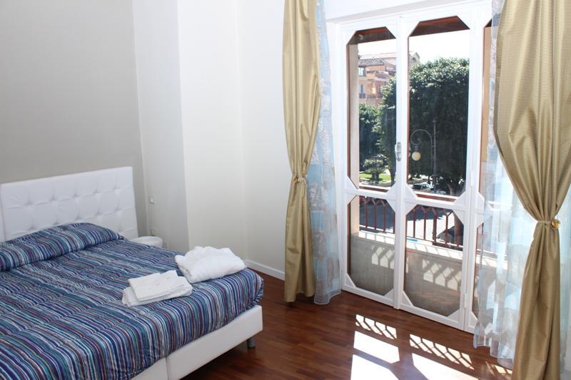 קליארי Domus Yenne Suites מראה חיצוני תמונה