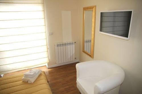 קליארי Domus Yenne Suites מראה חיצוני תמונה
